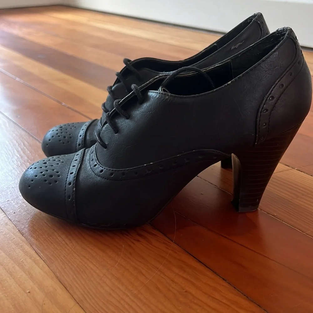 Lace up heeled witch boot - Picture 7 of 10